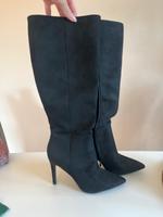 Schwarze Stiletto-Stiefel neu und ungetragen Größe 41 Berlin - Treptow Vorschau