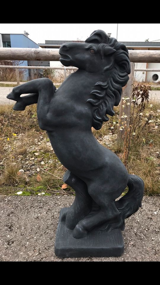 Springpferd 84cm Steinguss Pferd Hengst Wallach Stute Andalusier in Duisburg