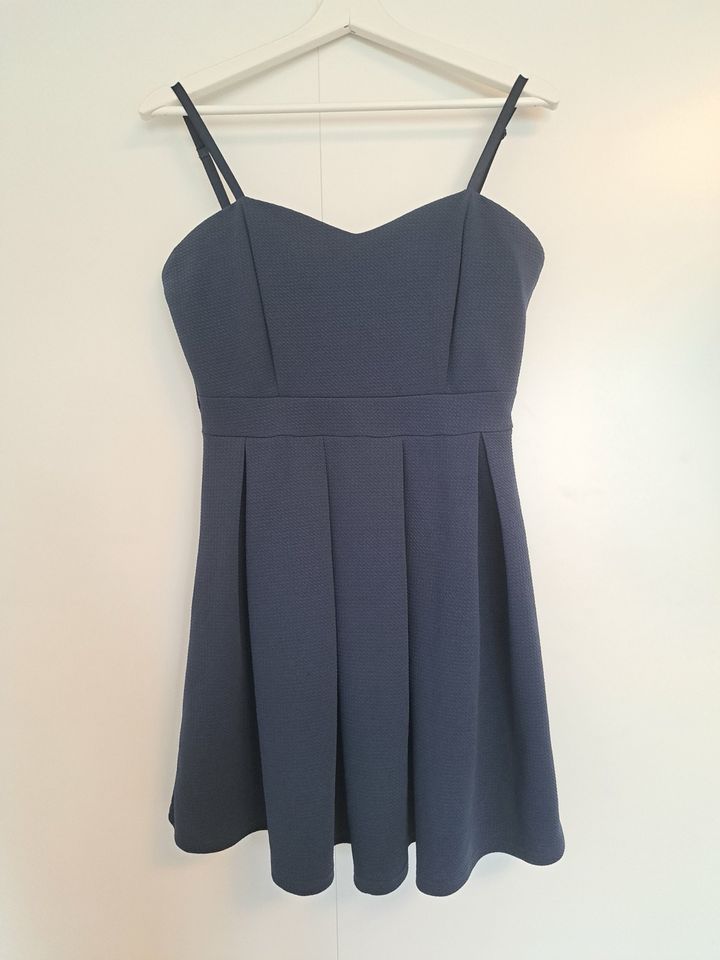 Kleid blau Größe M in Ergolding