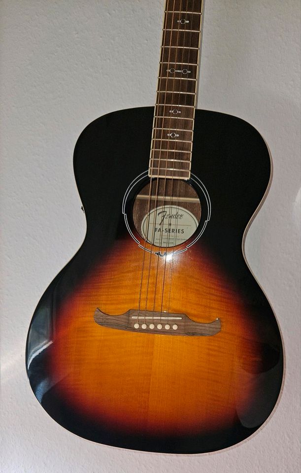 Fender FA 235e Western Gitarre mit Tonabnehmer in Düsseldorf