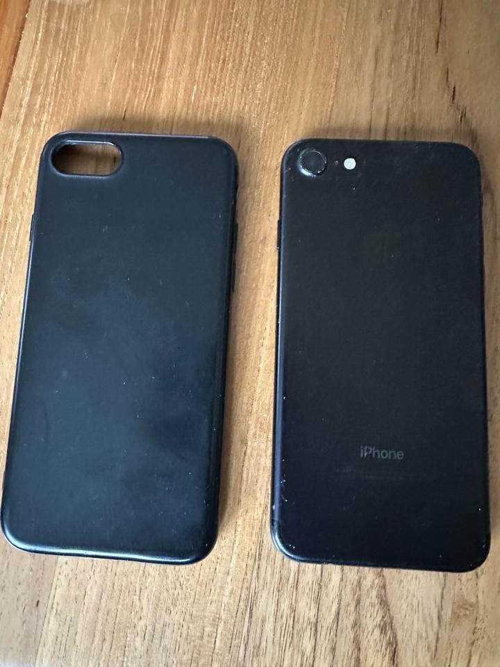 iPhone 7, schwarz, 128 GB, Panzerglasfolie, Silikonschutzhülle in Mittelstetten