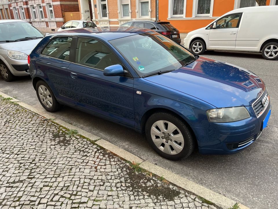 Audi A3 8P 1,6 blau metallic in Tangermünde