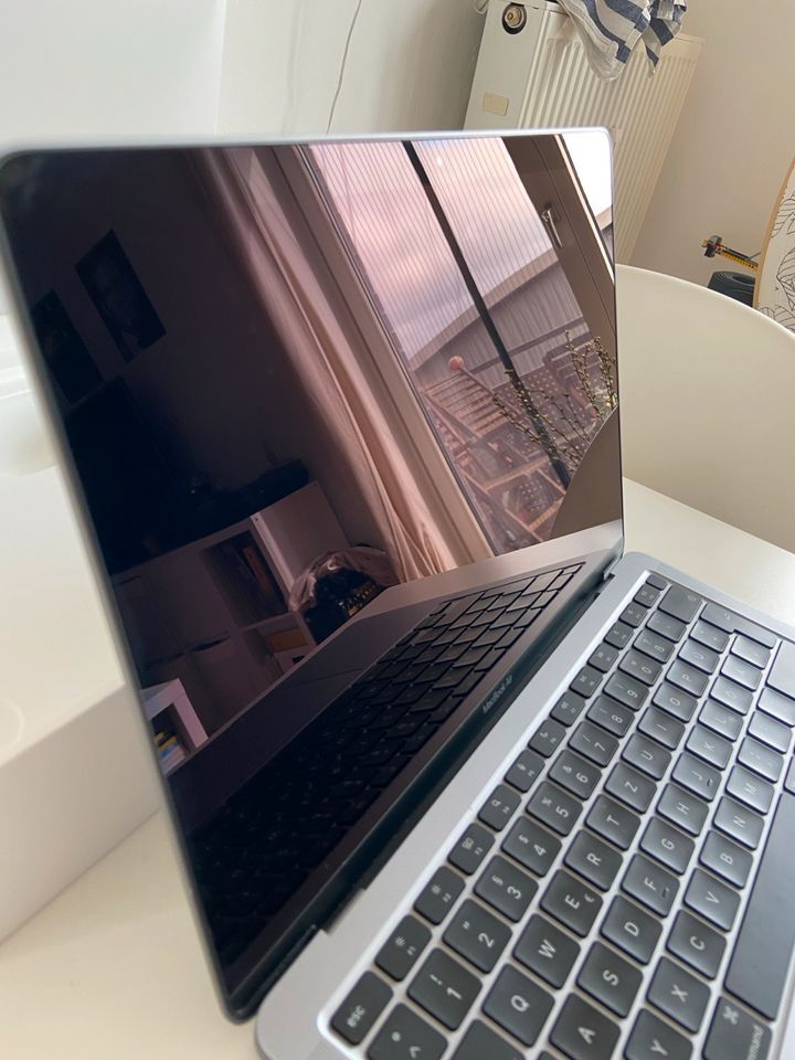 MacBook Air M1 - 512GB SSD - 8GB RAM - kaum benutzt in Hamburg