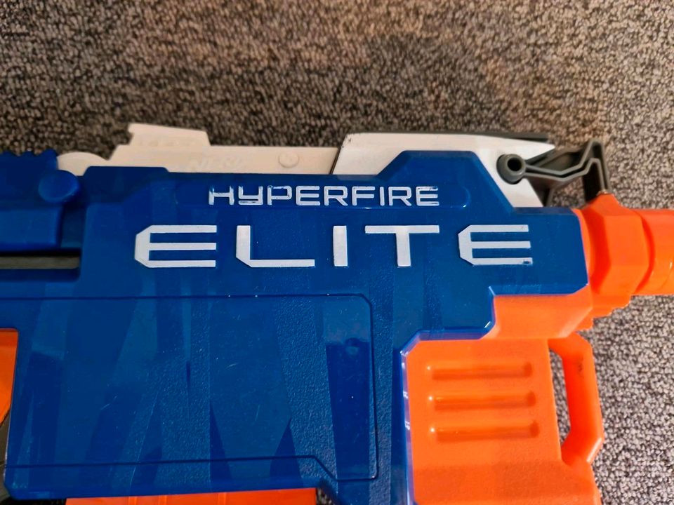 Nerf Hyperfire Elite mit Pfeilen in Osterby bei Medelby