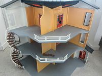 Playmobil Haus 9266 mit 3. Etage, Einrichtung und viel Zubehör Niedersachsen - Schwanewede Vorschau