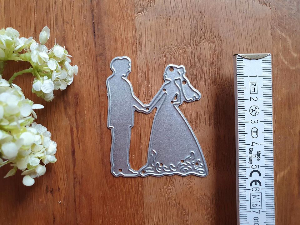 NEU Stanzform Framelit Hochzeit Brautpaar stampin  wie sizzix in Antdorf