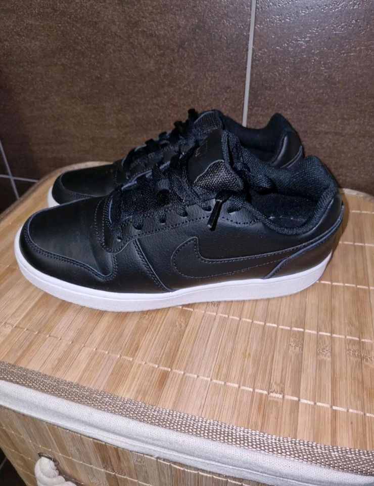 Damen Sneaker Turnschuhe Schwarz Nike Ebernon Low Black 38,5 in Neustadt a.d.Donau