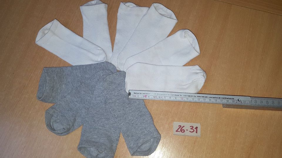 5x süße Sneaker Socken Strümpfe ~Gr. 26 27 28 29 30 31 weiß grau in Niederfrohna