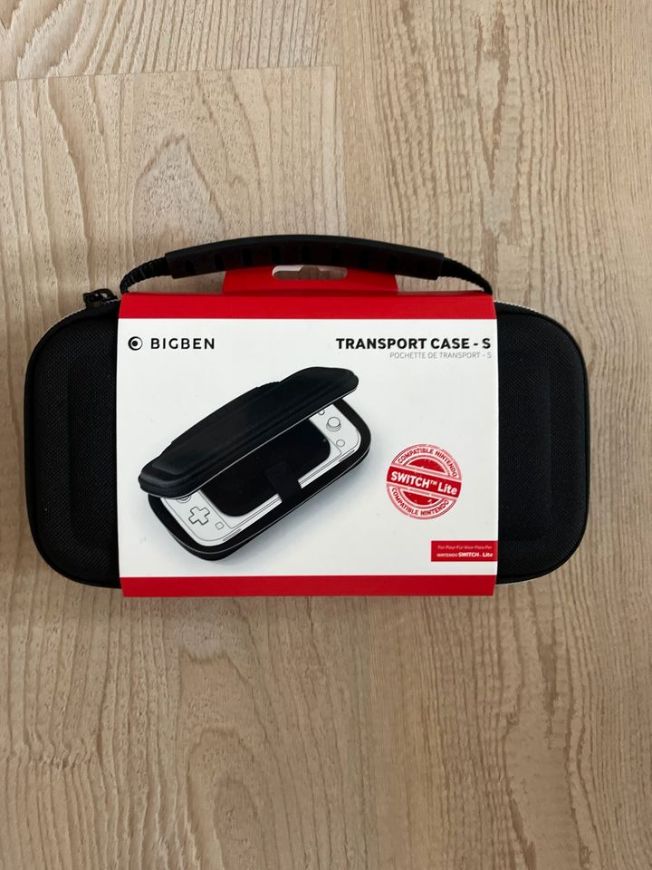 Nintendo Switch Lite Transporttasche Case Original verpackt in Finningen