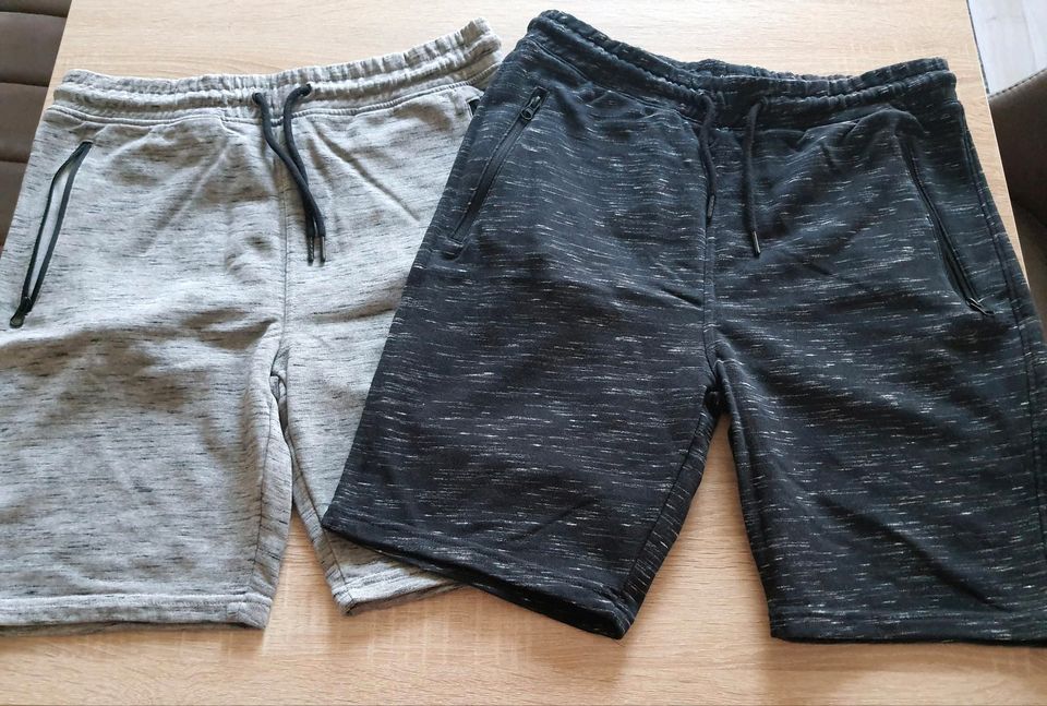 2 x kurze Sweat - Hosen  Größe M von C&A in Kamp-Lintfort