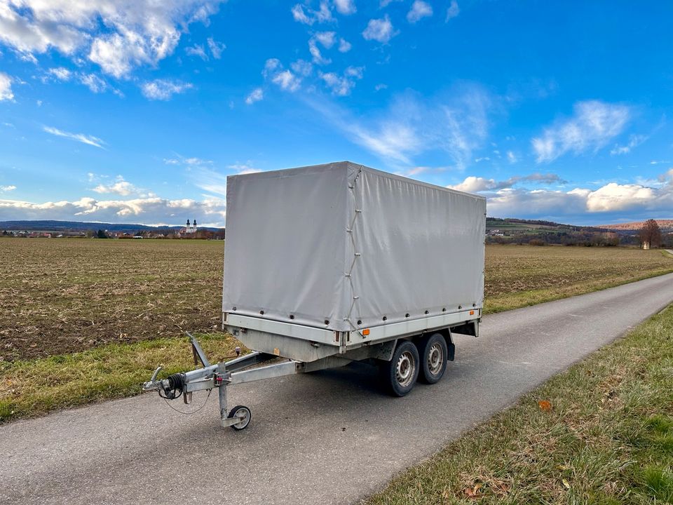 Humbaur TANDEM-HOCHLADER Anhänger mit Plane 2.5t Tandemanhänger in Untermarchtal