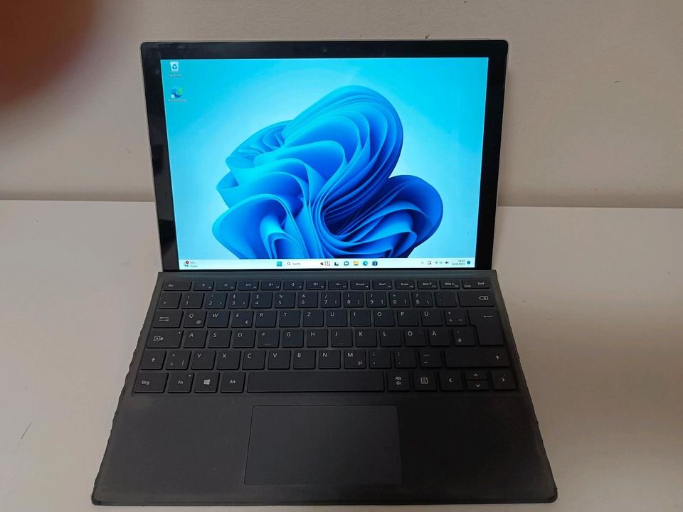 Microsoft Surface Pro 5 12.3" Intel Core i5-7300U 8GB RAM 256GB in Aschheim