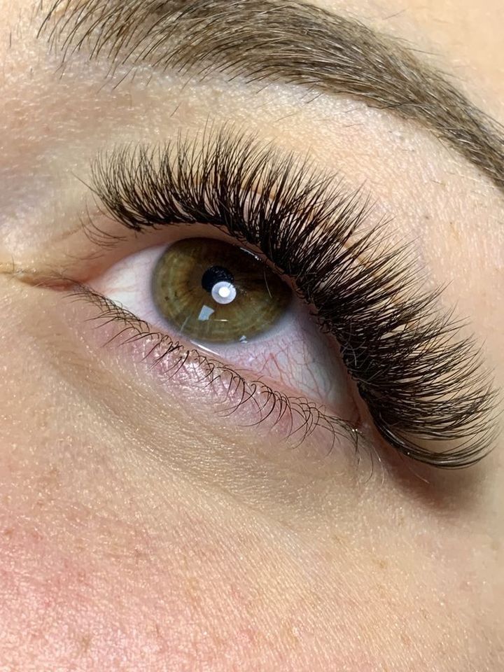 Wimpernverlängerung / Lashextensions in Düsseldorf