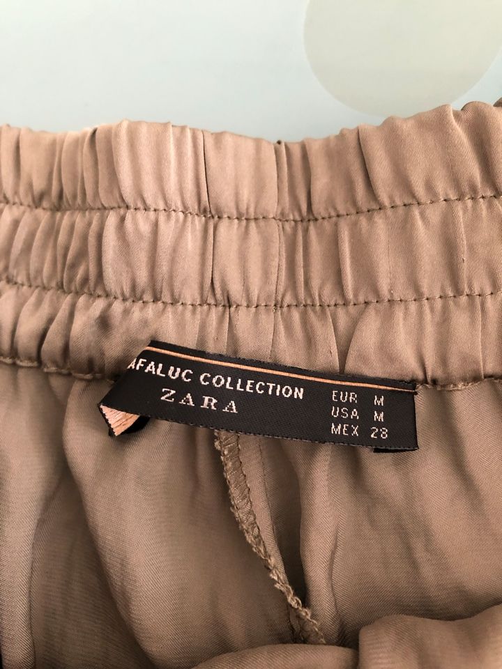 Zara Hose Satin oliv Gr.  M Neu in München