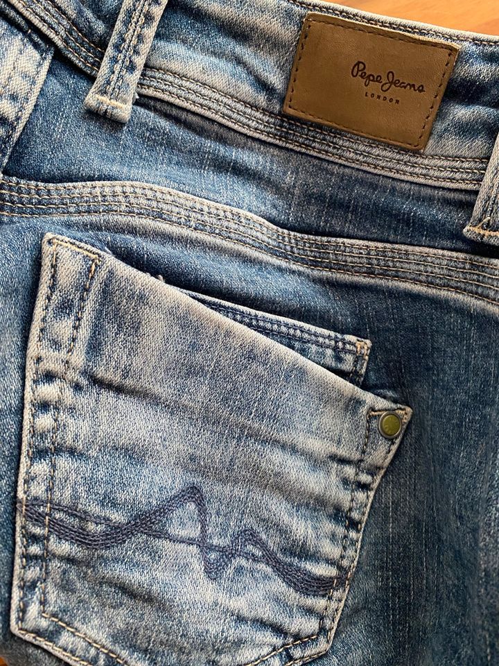 Pepe Jeans London Damen Modell Saturn Größe W26 L32 in Bad Salzungen