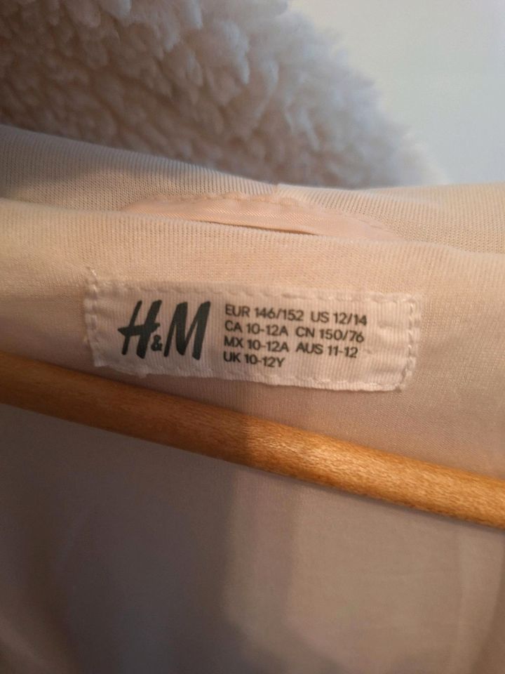 Mädchen H&M Jacke in Hamburg