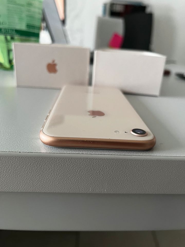 Apple IPhone 8 64 GB Roségold - sehr guter Zustand. Kein Versand in Swisttal