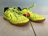 Nike Tiempo Jungen Fußballschuhe Halle Gelb Schuhe Größe 33 Thüringen - Straußfurt Vorschau