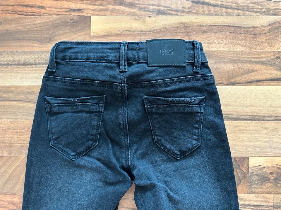 Hailys Jeans schwarz Mädchen - 134 140 NEU in Kapellen-Drusweiler