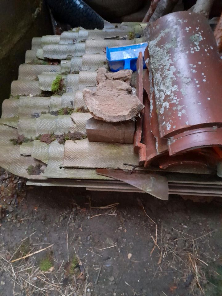 Alte Dachziegel und Dachplatten zu verschenken in Bayern Eschlkam