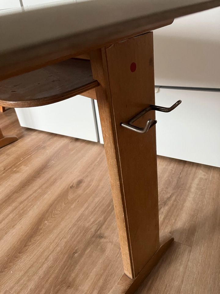 Original Schultisch, Schreibtisch, Doppeltisch mit Fächern in Esslingen