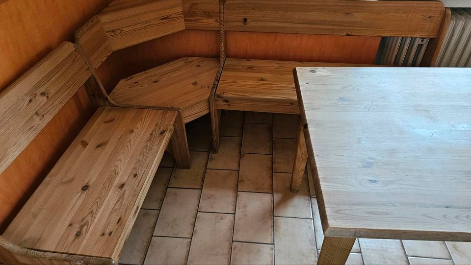 Tolle Echtholz Sitzecke mit Tisch in Seggebruch