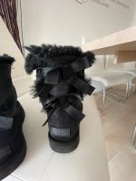 UGG BOOTS Bailey Bow 2 mit zwei Schleifen, Gr. 38, 39 Nordrhein-Westfalen - Alfter Vorschau