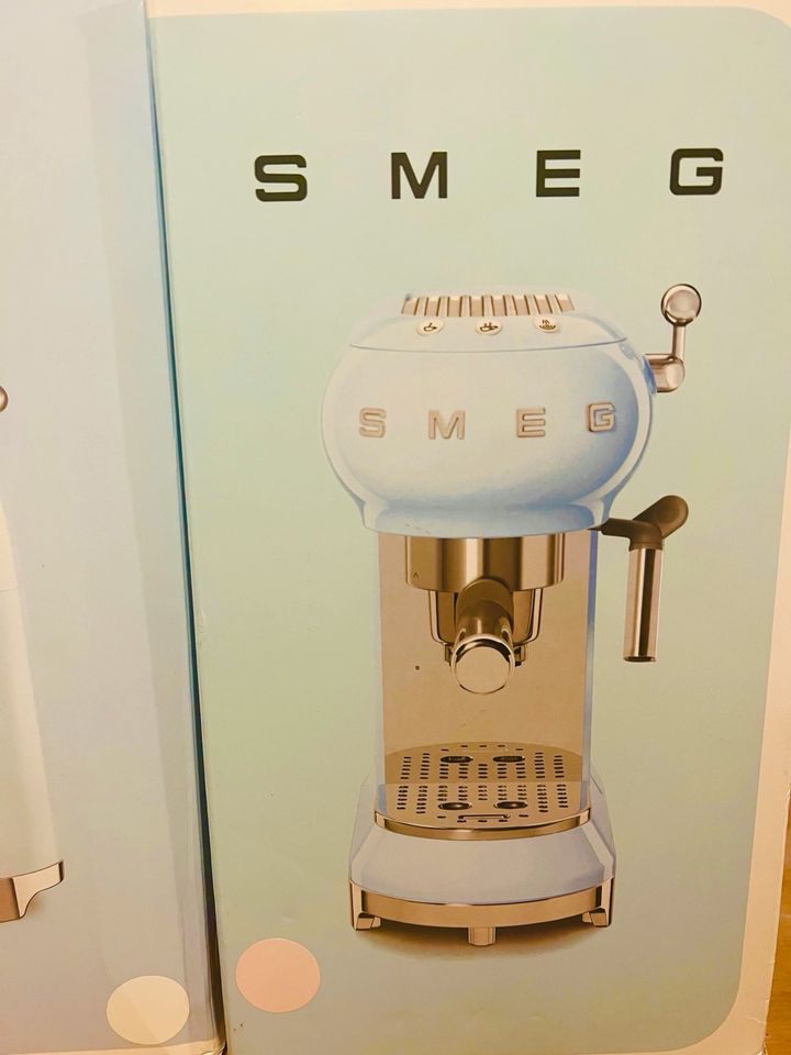 Smeg nagelneu Kaffeemaschine und Kaffemühle Original Verp… neu ⭐️ in Todtnau