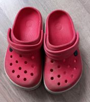 Crocs Schlappen J1 in rot Nordrhein-Westfalen - Menden Vorschau