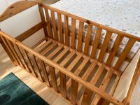 Baby-/Kinderzimmer von Wellemöbel Massivholz Bett, Kommode, Regal Hessen - Eschborn Vorschau