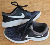 Nike Schuhe Gr. 35,5 sehr gut erhalten Bayern - Emmering Vorschau