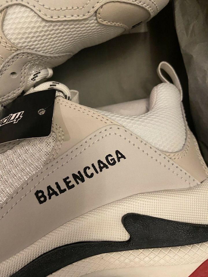 Balenciaga Triple S Gr. 41 Neu fallen größer aus wie eine 42 in Köln