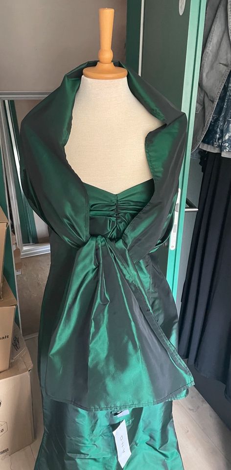 Abendkleid * NEU * mit Tuch / Stola * Größe 38 * grün in Oersdorf bei Neumünster