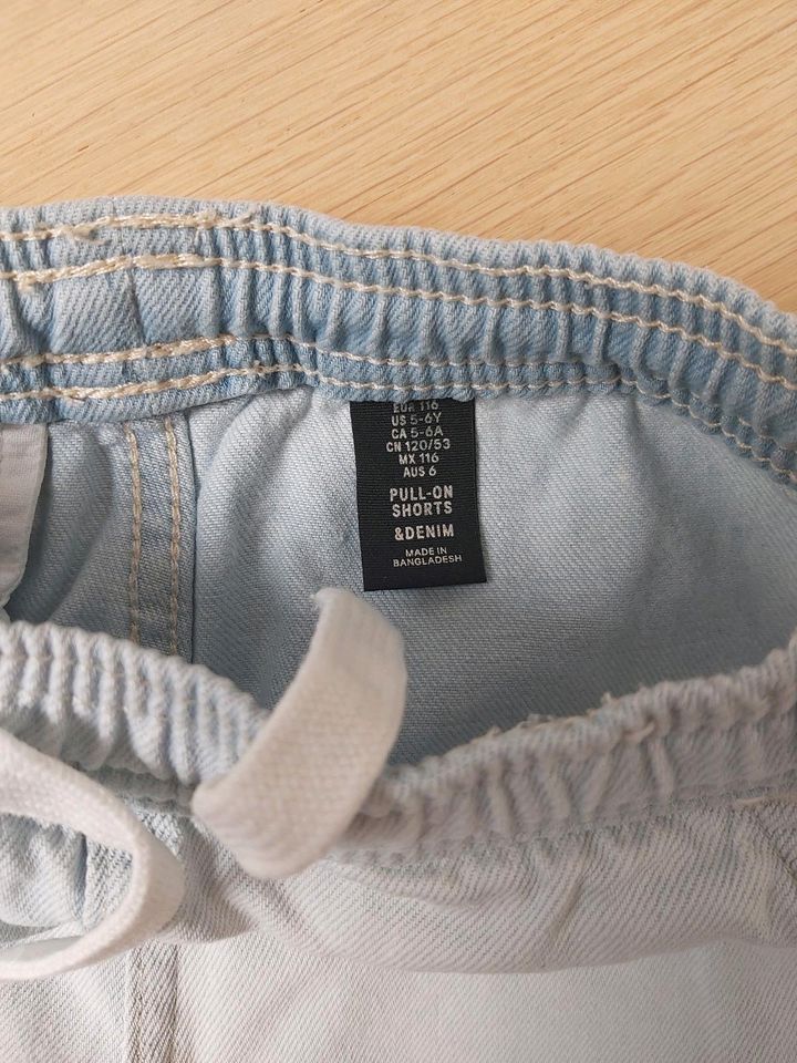 H&M Jeans Shorts Gr. 116 in Braunschweig