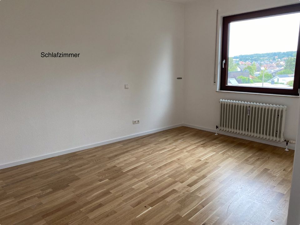 Sanierte großzügige 2-Zimmer-Whg. 67qm mit Balkon in ruhiger Lage in Friedrichsdorf