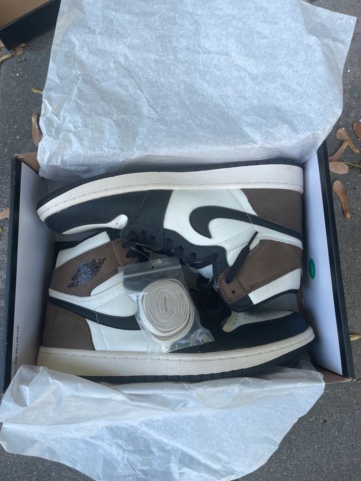 Jordan 1 Dark Mocha in Hamburg