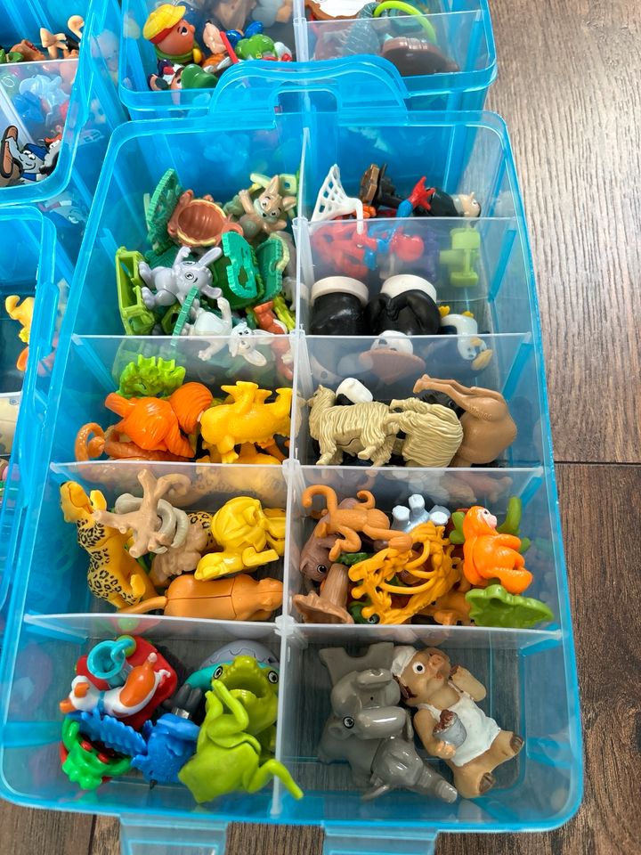 Super viele Überraschungsei Figuren üei Spielfiguren in Prisdorf