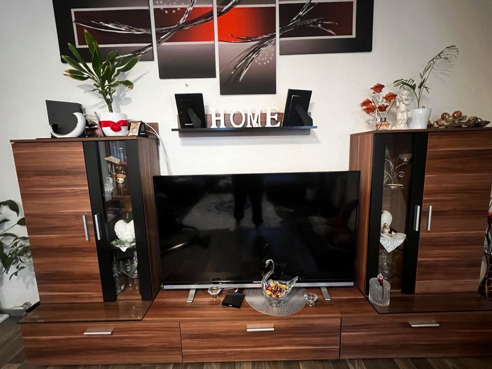 Fernseher Schrank zu verkaufen (ohne Deko) in Stuttgart