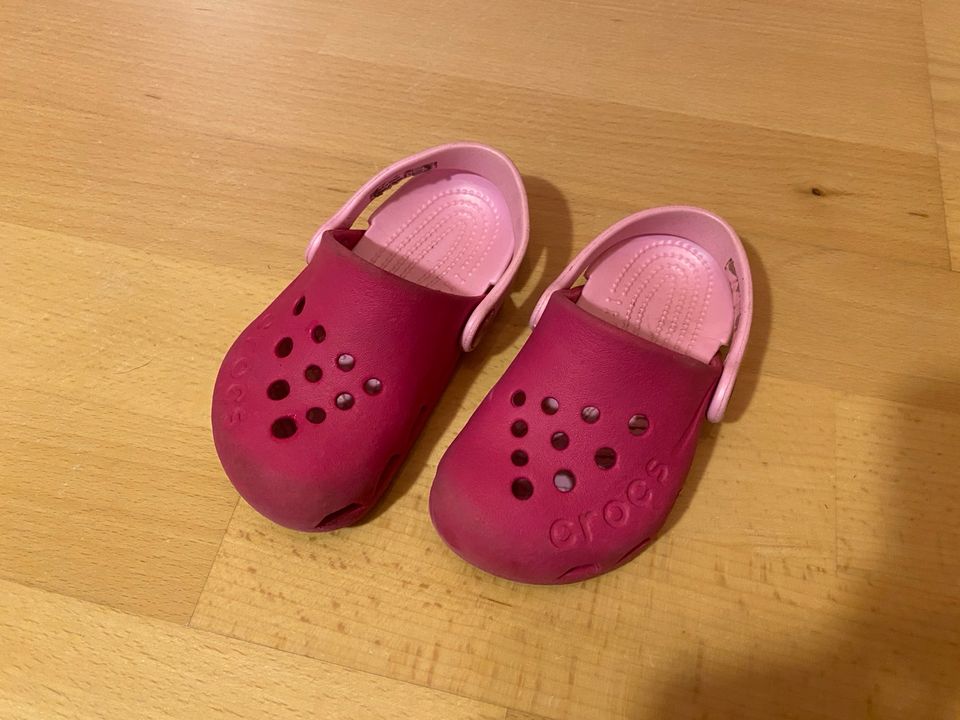 Crocs Kinder pink Größe 22/23 in Bispingen