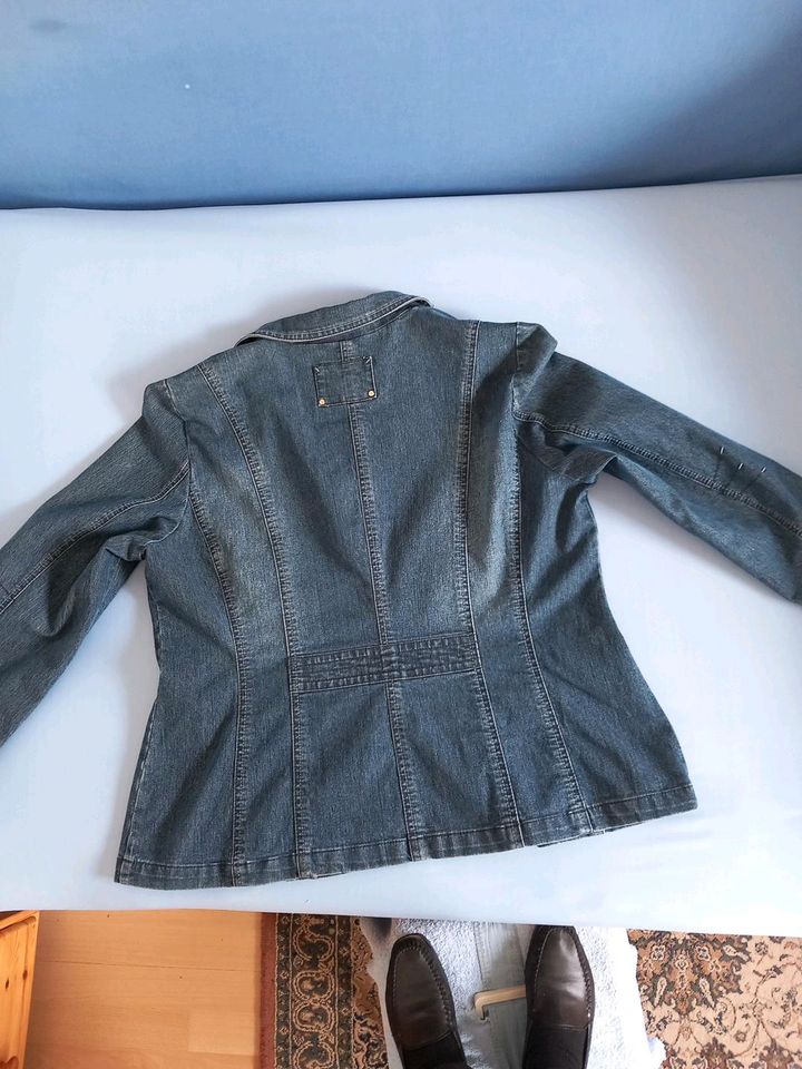 Jeansjacke blau Gr 46 in Großenaspe