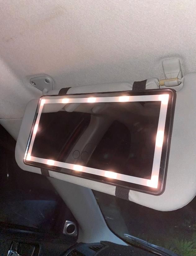 Spiegel mit Licht ideal für unterwegs im Auto in Wittlich
