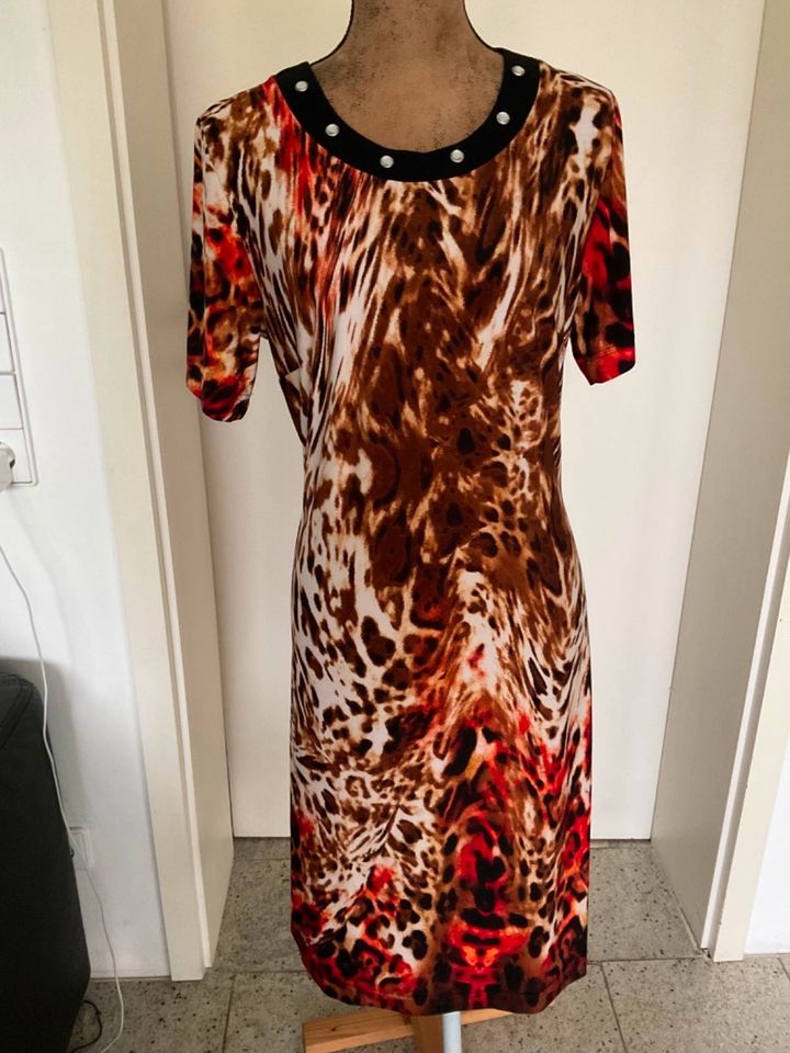 Tolles Koffer Kleid Gr.44 von Julie C, schönes Muster, Midi 17€ in Hannover