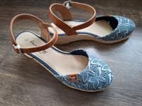 MUSTANG Keilsandalette Wedge blau Blumenstickerei  Größe 41 *NEU* Rheinland-Pfalz - Wittlich Vorschau
