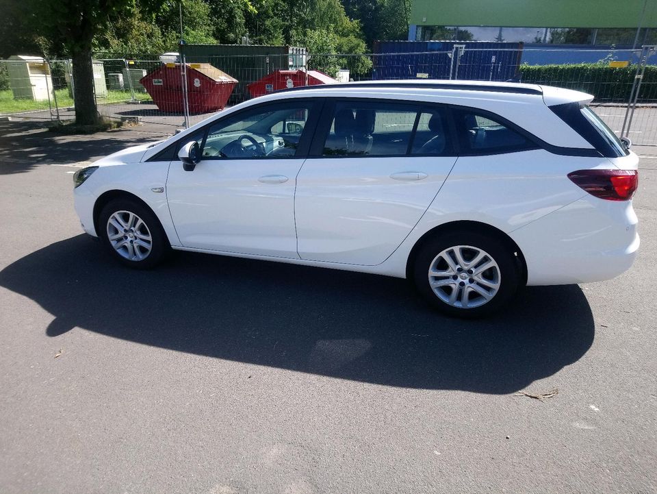 Opel Astra K Sportstourer CNG in Biebertal