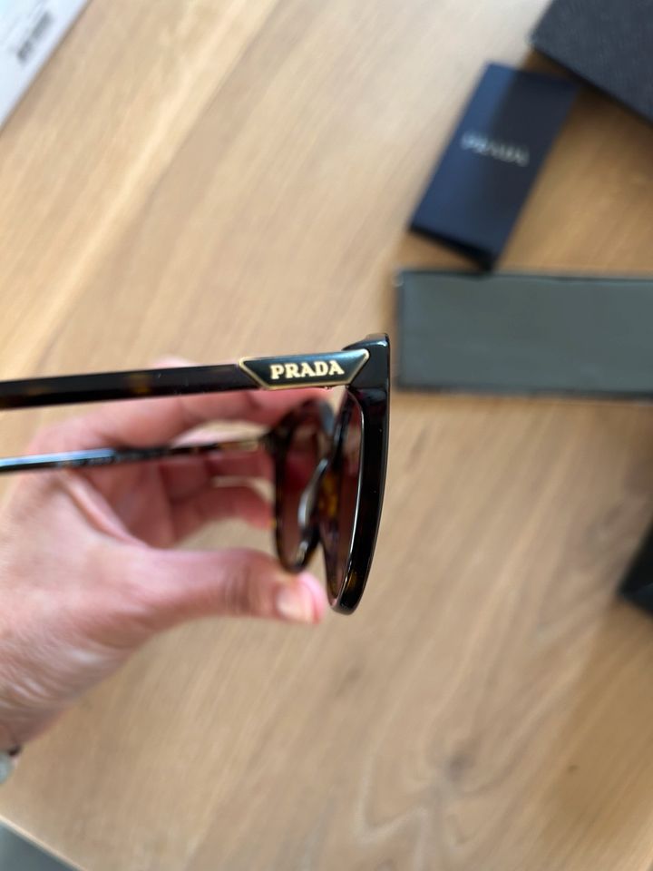 Damen Sonnenbrille Prada in Castrop-Rauxel