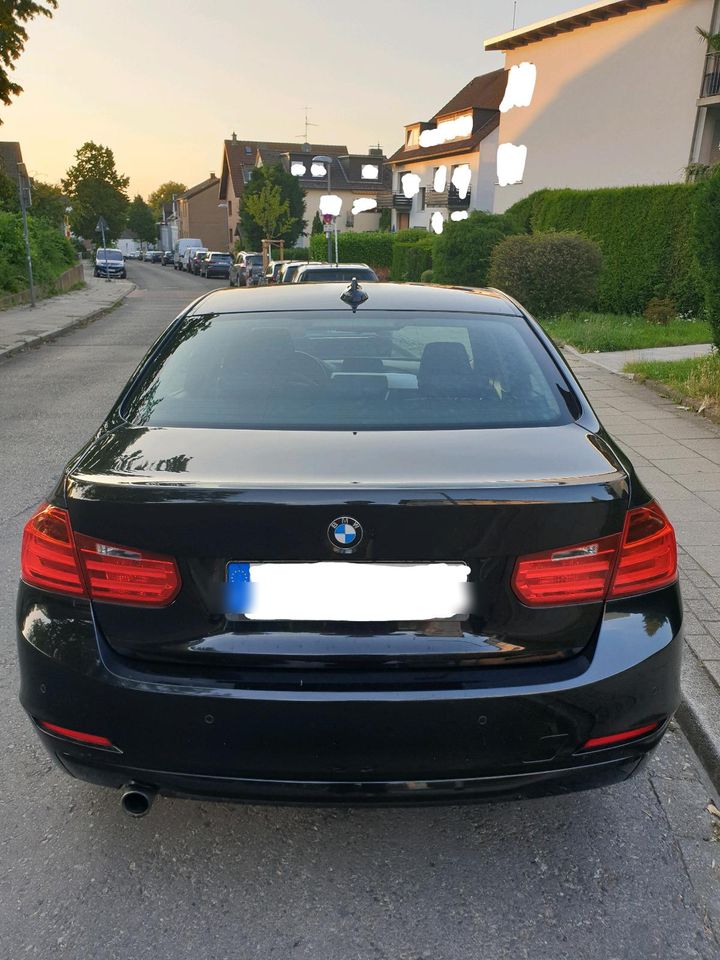 BMW 318d- Navi, PDC, Licht- und Regensensor in Essen