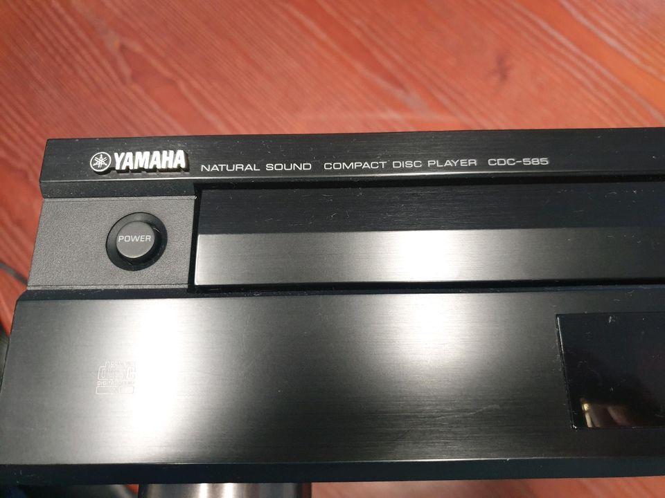 YAMAHA CDC-585 Natural Sound Compact Disk Player in Scharbeutz