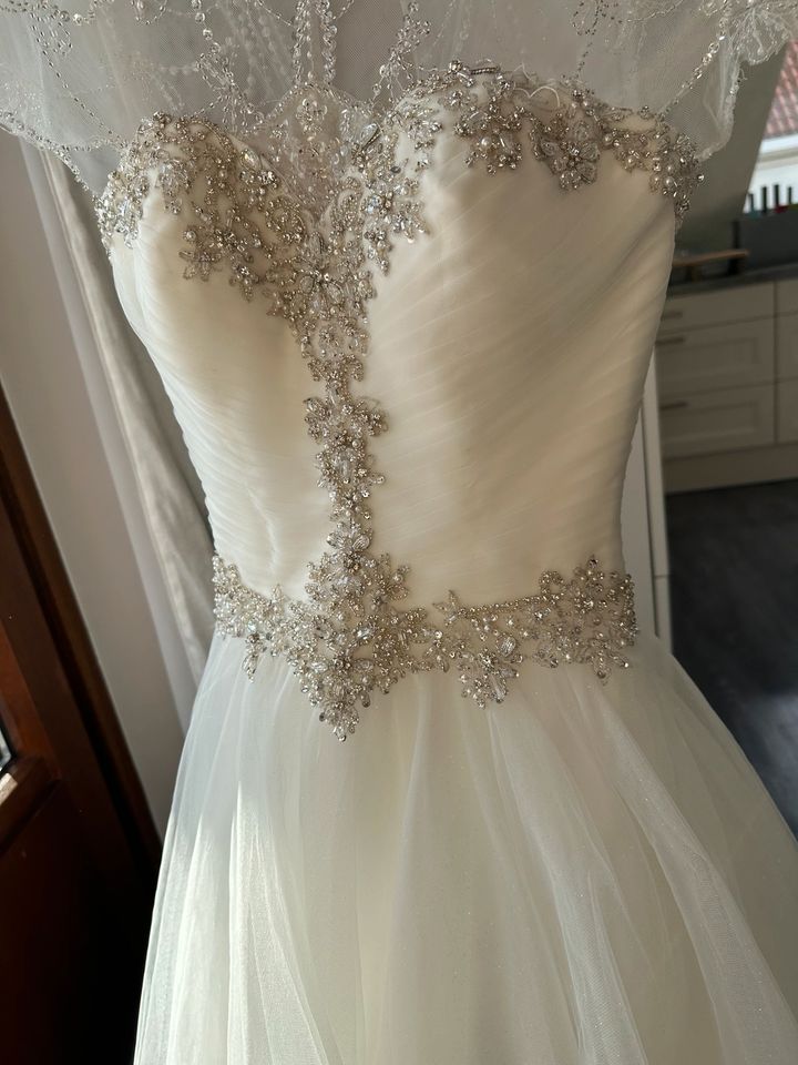 Hochzeitskleid Brautkleid A-Linie Diane Legrand Strass in Horn-Bad Meinberg