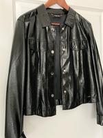 Jacke Kunstleder glänzend schwarz Taifun Größe 40 Nordrhein-Westfalen - Weeze Vorschau