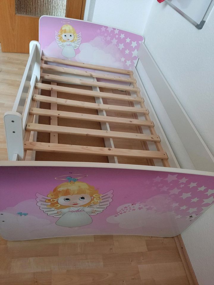 Schönes erstes Mädchenbett in Mössingen